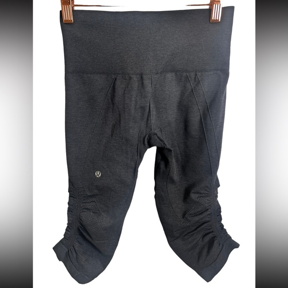 Lululemon Athletica in the flow capri Pants Size 4 Gray Ruched Capris - Picture 3 of 4